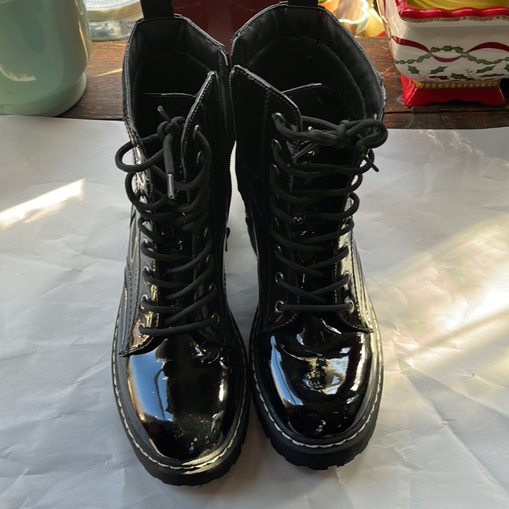 Sincerely Jules Chunky Patent Leather Boots l Lug Soles Combat Boots Size 8M.